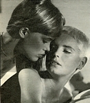 b/w from Sotto movie in bed with blonde - ital. intrepido SPORT 22.09.87 #38