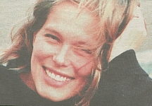 danish Ekstra Bladet 13. Dec. 1995 - black wool-pullover, jeans, little pregnant, face close-up