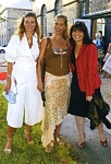 danish KIG IND 11. Aug. 2004 - with her 2 girlfriends at munthe show Holmen