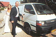 danish SE OG HOR 31. Aug. 2000 - wedding, arriving with her dad at the white car